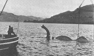 Foto: réplica del monstruo que se hundió en el lago Ness durante el rodaje de The Private Life of Sherlock Holmes.
